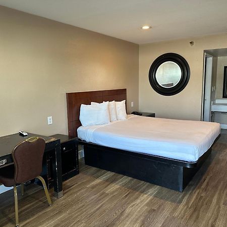 The Dixie Orange County Hotel Stanton Bagian luar foto