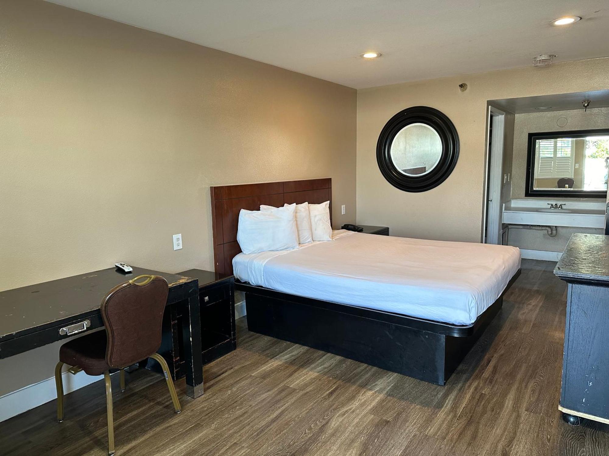 The Dixie Orange County Hotel Stanton Bagian luar foto