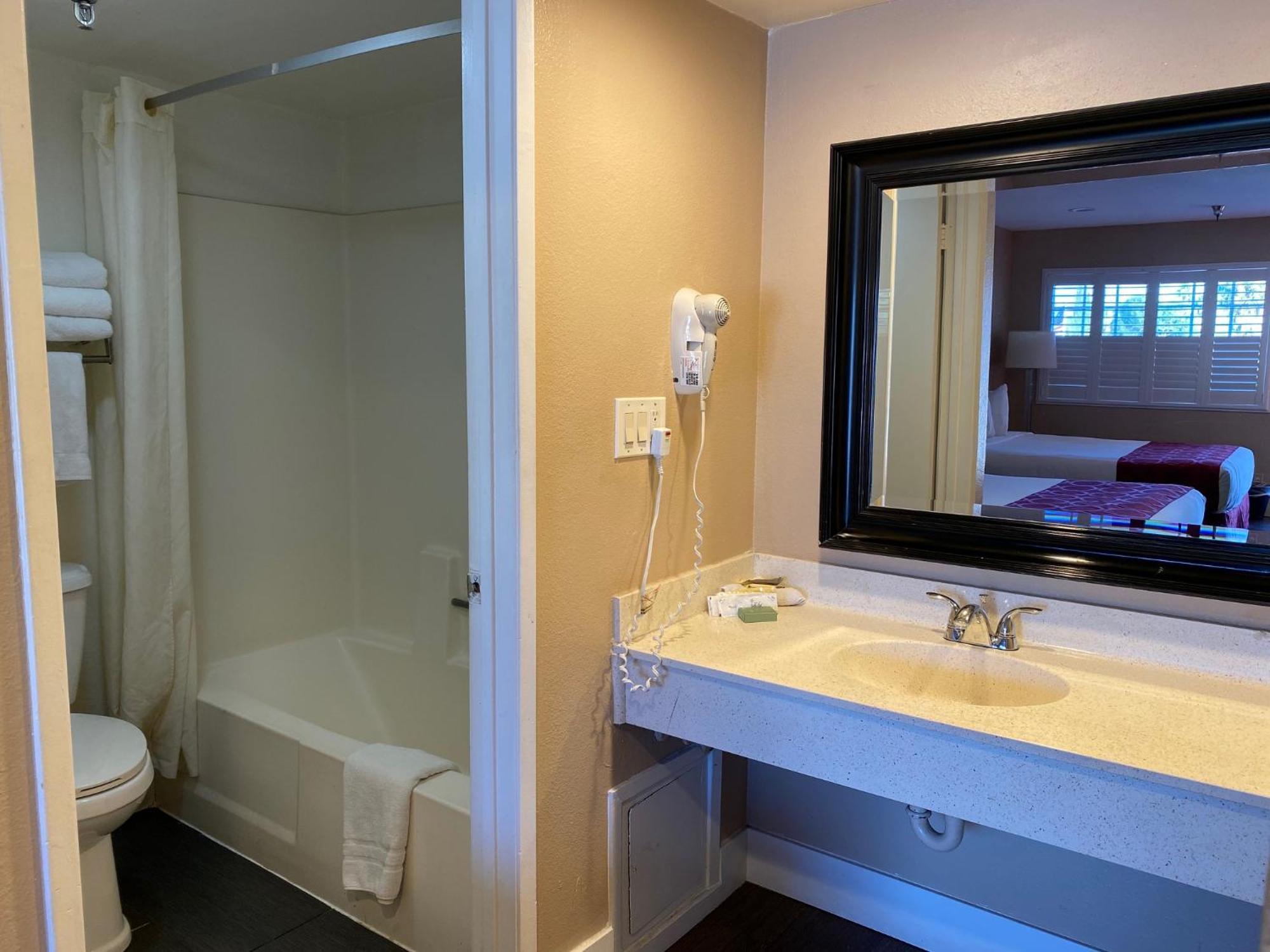 The Dixie Orange County Hotel Stanton Bagian luar foto