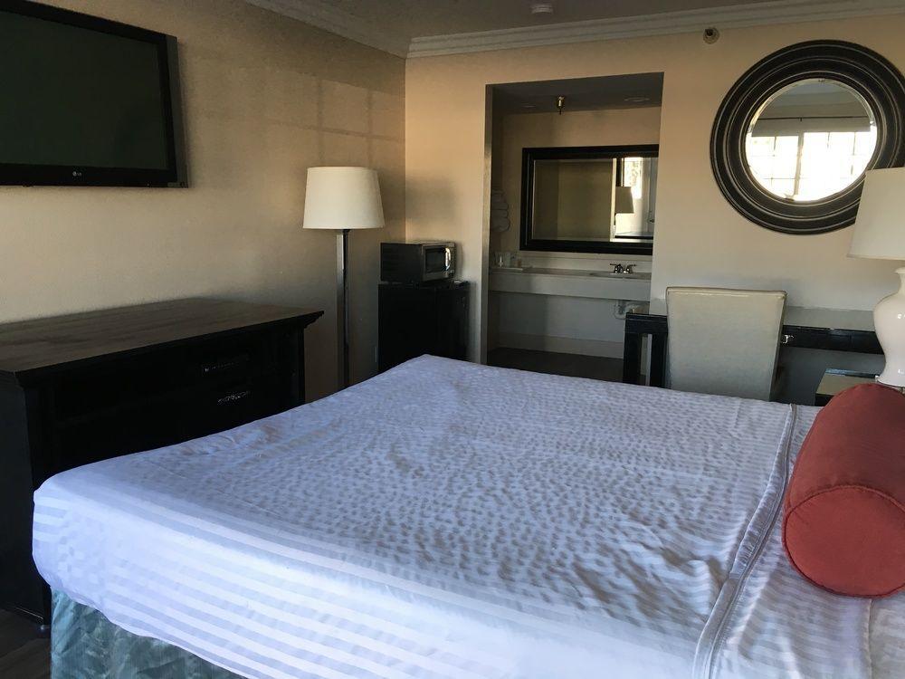 The Dixie Orange County Hotel Stanton Bagian luar foto