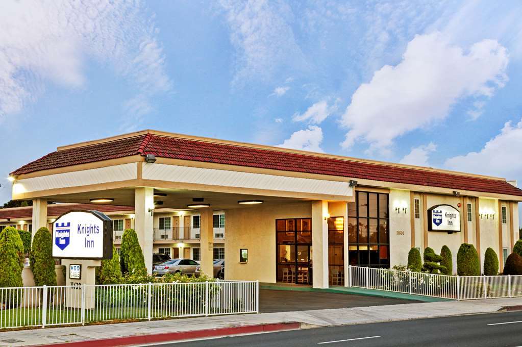 The Dixie Orange County Hotel Stanton Bagian luar foto