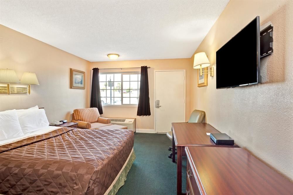 The Dixie Orange County Hotel Stanton Bagian luar foto
